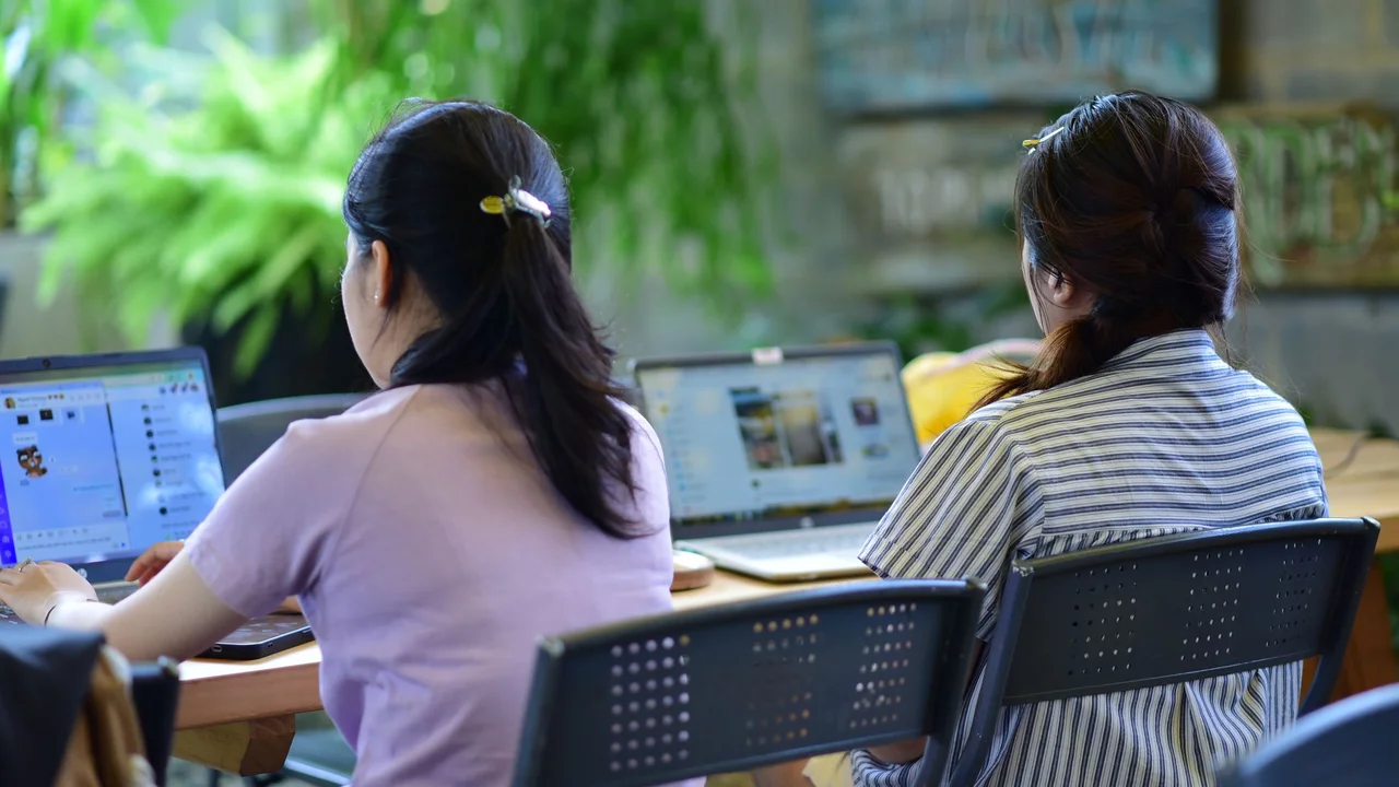 TALENTBASE VIETNAMの日本人PMと直接アサインしたエンジニアの打ち合わせ